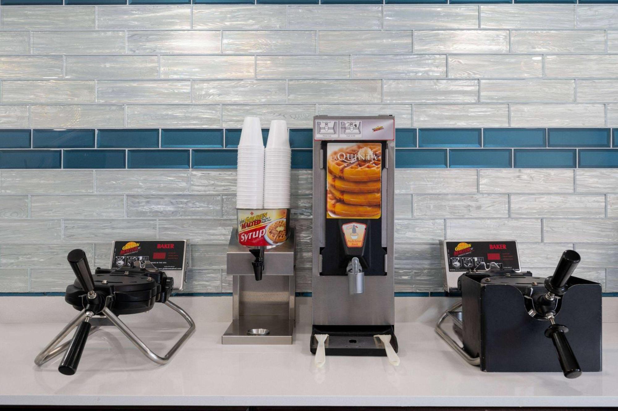 La Quinta Inn By Wyndham Indianapolis Airport Executive Dr Exteriér fotografie