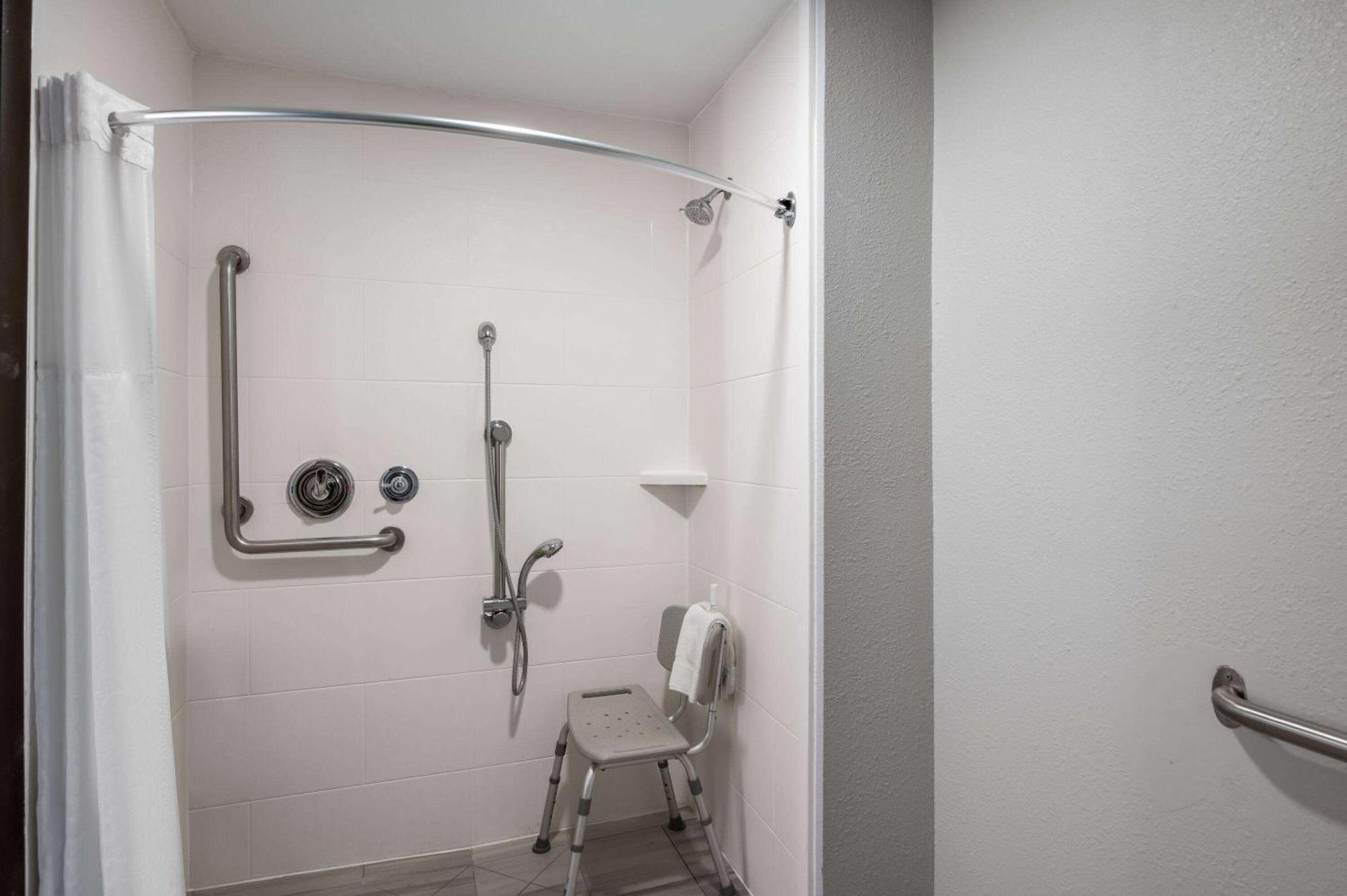 La Quinta Inn By Wyndham Indianapolis Airport Executive Dr Exteriér fotografie