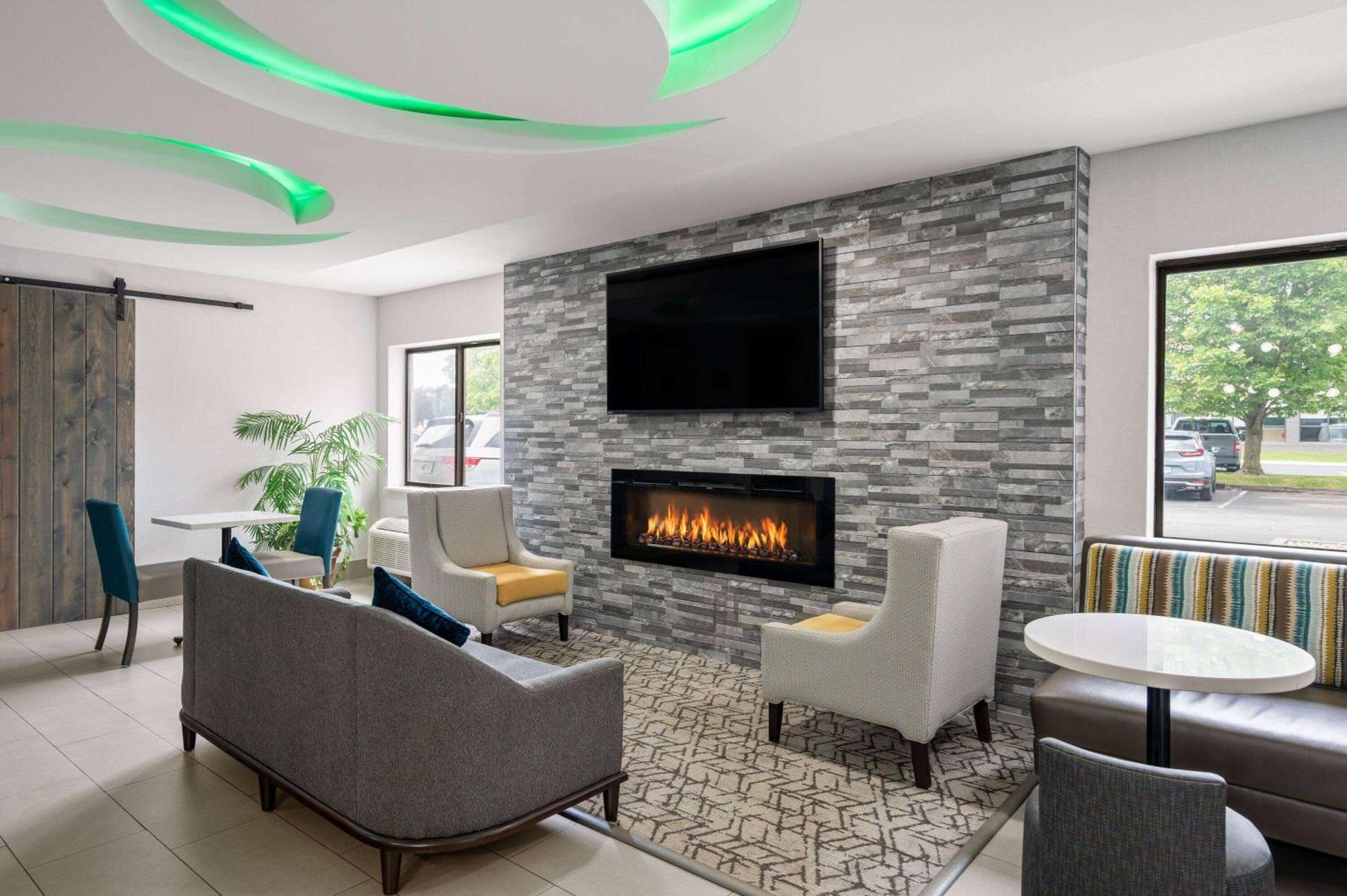 La Quinta Inn By Wyndham Indianapolis Airport Executive Dr Exteriér fotografie
