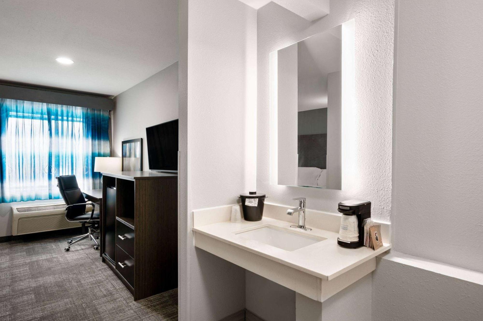 La Quinta Inn By Wyndham Indianapolis Airport Executive Dr Exteriér fotografie