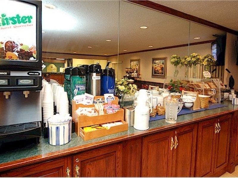 La Quinta Inn By Wyndham Indianapolis Airport Executive Dr Exteriér fotografie